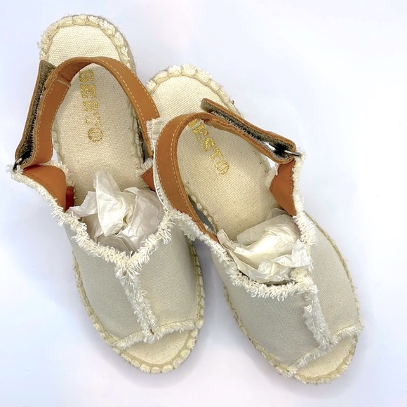 Sesto Meucci Women's Distressed Wedge Heel Size (W) 7 - Picture 6 of 6